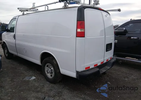 2015 Chevrolet Express 2500 Work Van z USA, uszkodzony, nr VIN 1GCWGFCF1F1160223